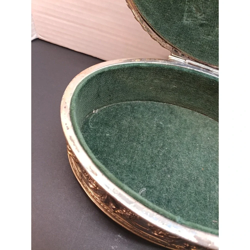 Vintage JENNINGS BROTHERS COURTING COUPLE HIGH RELIEF SILVERPLATE JEWELRY BOX